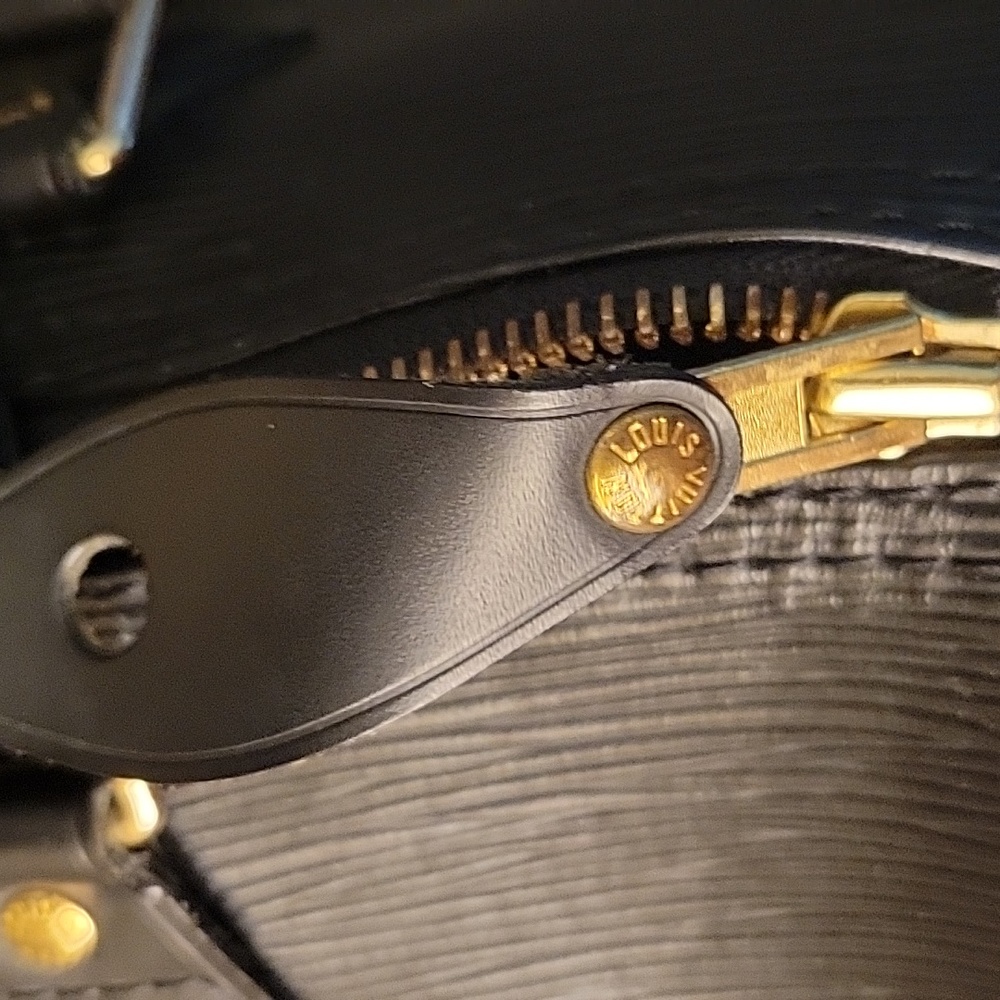 LV Speedy 30 in  Black Epi - Picture 7 of 11